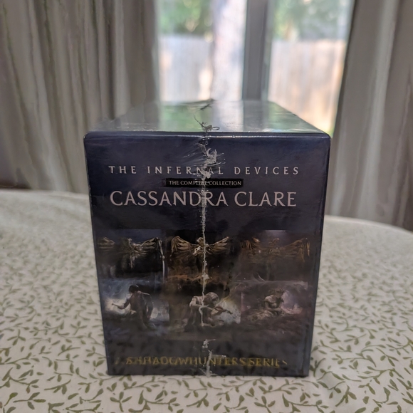 The Infernal Devices Boxed Set - Picture 4 of 8